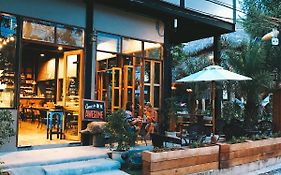 Bloom Cafe & Hostel